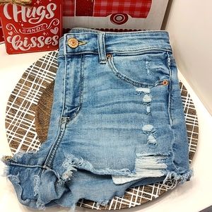 🍑EUC American Eagle Ladie's/Girl's Light Wash, Hi-Rise Shorties, Size 10, 🥰
